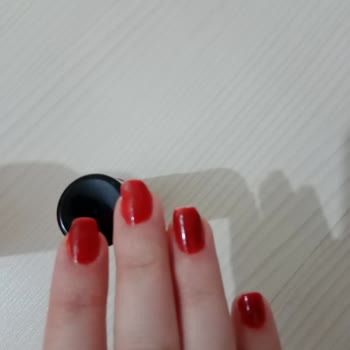 Flormar Oje Tırnaklarımda Kalıcı Turuncu Leke Bıraktı Çözüm Bekliyorum