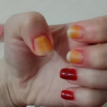 Flormar Oje Tırnaklarımda Kalıcı Turuncu Leke Bıraktı Çözüm Bekliyorum