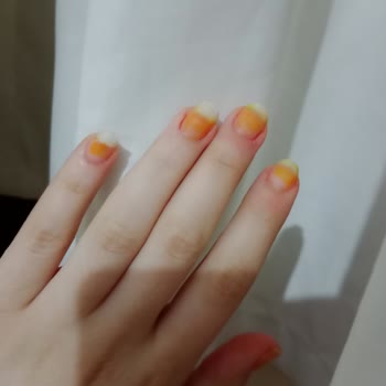 Flormar Oje Tırnaklarımda Kalıcı Turuncu Leke Bıraktı Çözüm Bekliyorum