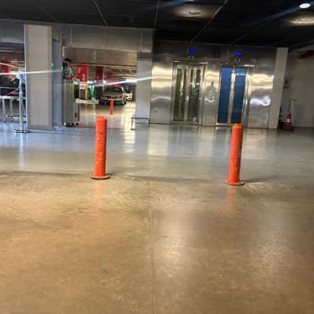 Asmaçatı AVM Otoparkında Demir Duba Nedeniyle Oluşan Araç Hasarı ve Masraf Talebi