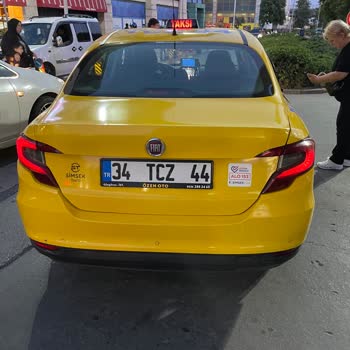 Taksici, Kısa Mesafe İçin Yolcu İndirdi Ve Hakaret Etti