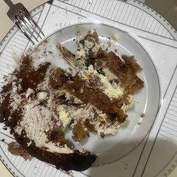 Pahalı Ve Bayat Pasta, İlgisiz İşletme Sahibi