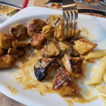 Kartal Sahil Tavuk Dünyası'nda Yanık Ürün Ve İlgisiz Hizmet