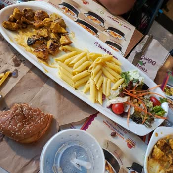 Kartal Sahil Tavuk Dünyası'nda Yanık Ürün Ve İlgisiz Hizmet