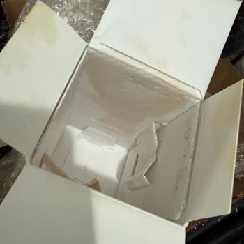 İade Edilen Parfümlerin Ambalajı Açılmış Ve Hasarlı Olarak Geri Gönderilmesi