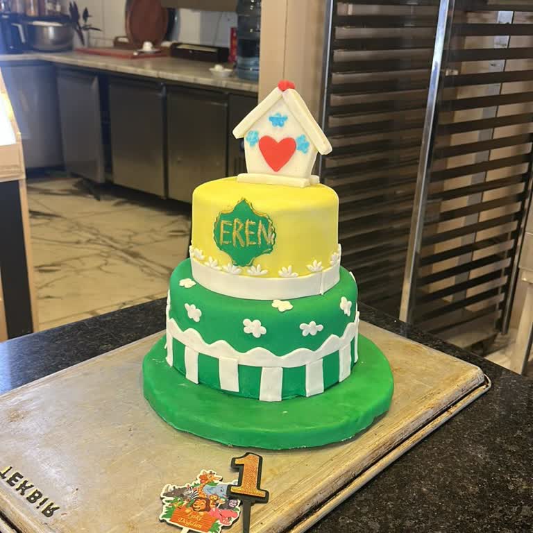 Sipariş Edilen Doğum Günü Pastası Beklentileri Karşılamadı