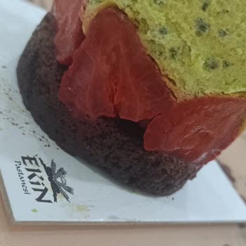 Yeni Alınan Pastadan Ekşi Koku Ve Küf Tadı