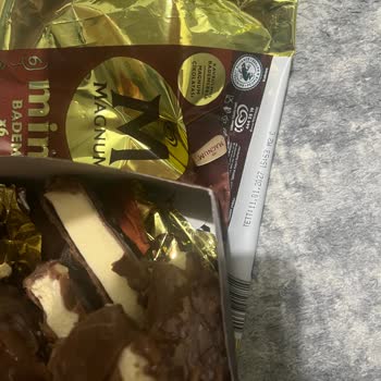 Algida Magnum Mini Dondurma Taze Değil Buz Gibi Kokuyor Ve Tadı Yok