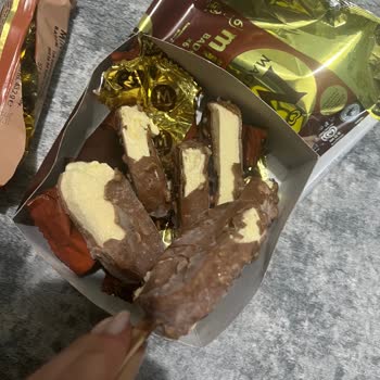 Algida Magnum Mini Dondurma Taze Değil Buz Gibi Kokuyor Ve Tadı Yok