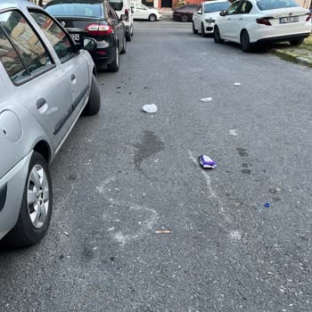 Bağcılar Belediyesi Fevzi Çakmak Mahallesinde Süpürülmeyen Sokak Sorunu