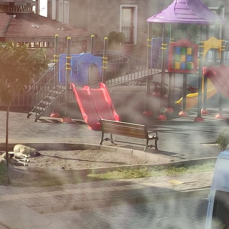 Emlak Konut GYO Çocuk Parkındaki Kum Havuzunda Sağlık Tehdidi Büyüyor