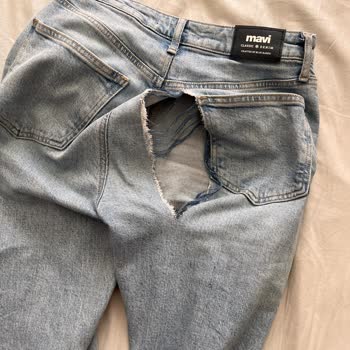 Yeni Alınan Pantolonun Şaşırtıcı Şekilde Yırtılması