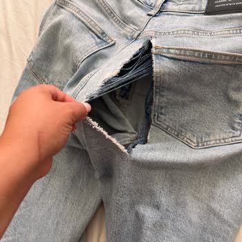 Yeni Alınan Pantolonun Şaşırtıcı Şekilde Yırtılması