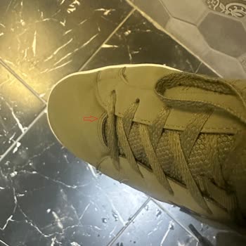 Adidas Yeni Ayakkabıda Dikiş Hatası ve Deformasyon Şikayeti