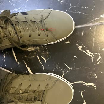 Adidas Yeni Ayakkabıda Dikiş Hatası ve Deformasyon Şikayeti