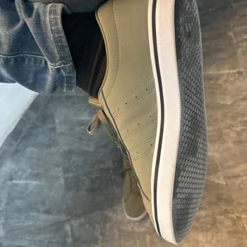 Adidas Yeni Ayakkabıda Dikiş Hatası ve Deformasyon Şikayeti