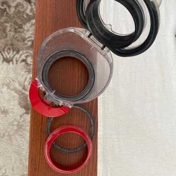 Dyson V12 Toz Haznesi Parçası Yerinden Çıktı Müşteri Hizmetleri Çözüm Sunmuyor