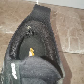 The Interior of My Asics Gel-Nimbus 2S Shoes Is Falling Apart After Light Use