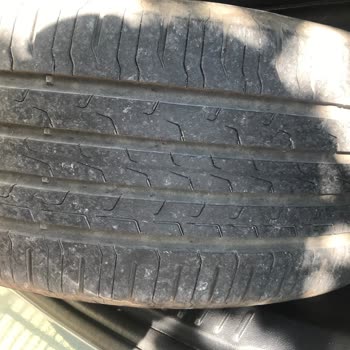 Sıfır Aracın Lastiği Yarıldı, Yedek Lastik Bulunamıyor