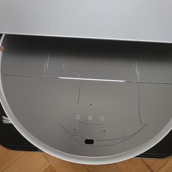 Roborock Süpürge Yatak Altında Çizildi, Servis Sorumluluk Almadı