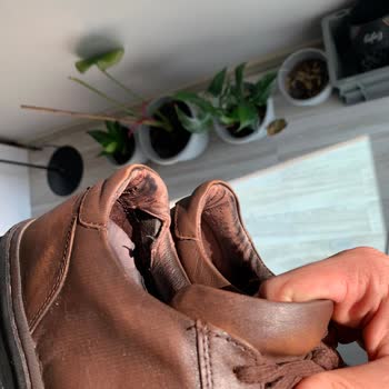 Aldığım Deri Ayakkabının 2 Ayda Hasar Görmesi Ve Garanti Belirsizliği