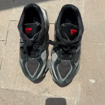 I Bought the New Balance 9060 and Its Suede Turned Green