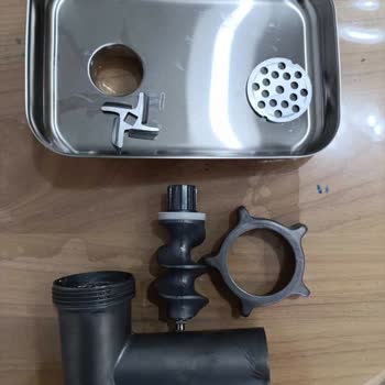 Kıyma Aparatı Yıkama Sonrası Siyahlaştı, Sadece Aparat Değişimi Yapılmıyor