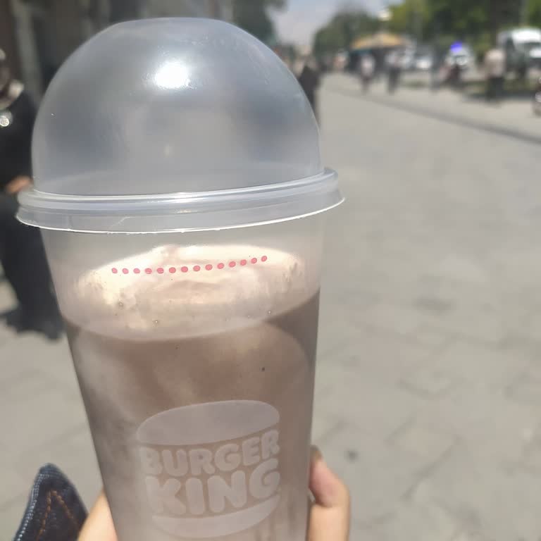 Burger King'de Eksik Doldurulan Milkshake Hayal Kırıklığı Yarattı