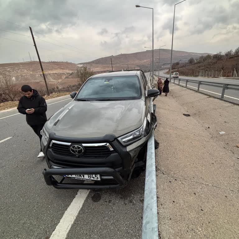 Toyota Hilux Aracımın Uzun Süredir Serviste Kalması Ve Yetersiz Bilgilendirme