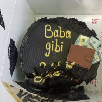 Babalar Günü Pastasında Sağlıksız Boya Kullanımı Ve İlgisiz Yaklaşım