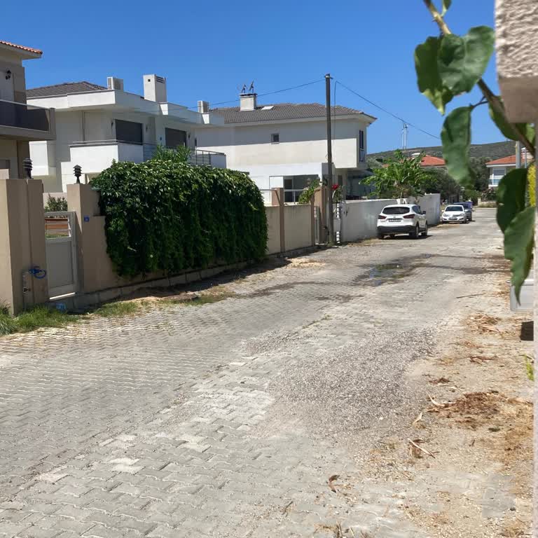 Alaçatı'da 2 Yıldır Süren Lağım Suyu Sorununa Kalıcı Çözüm Bekleniyor