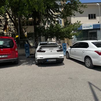 Elektrikli Araç Şarj Alanına Uygunsuz Park Sorunu Ve Çözüm Talebi