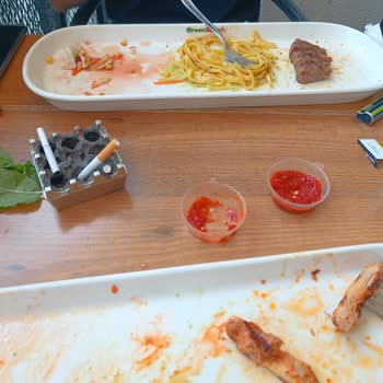Green Salads Piazza'da Servis Eksikliği Ve İlgisiz Personel