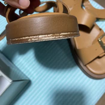 Üç Saatte Boyası Silinen Sandalet İçin Kullanıcı Hatası Denildi