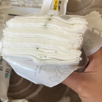 Küflü Islak Mendil Ve İlgisiz Mağaza Çalışanları Mağdur Etti