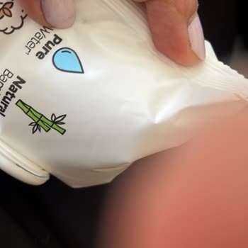 Küflü Islak Mendil Ve İlgisiz Mağaza Çalışanları Mağdur Etti