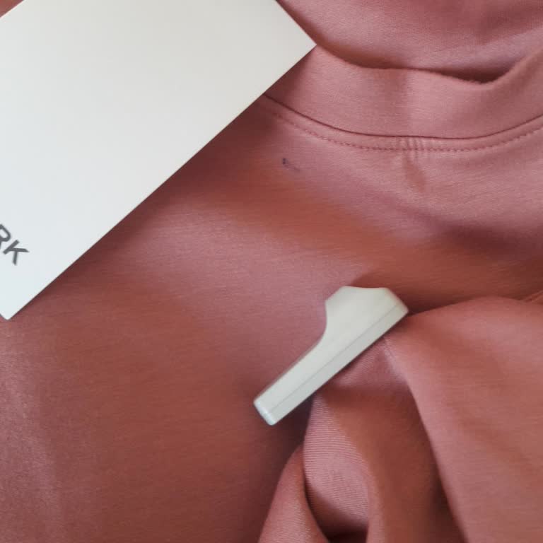 Sipariş Edilen Elbisenin Hem Lekeli Hem De Alarmıyla Gönderilmesi