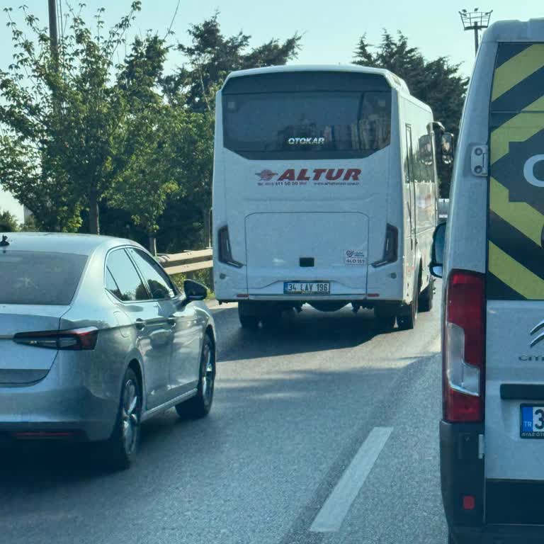 Emniyet Şeridini İhlal Eden Sürücüyle Tehlikeli Anlar Ve Altur'un Sorumluluğu