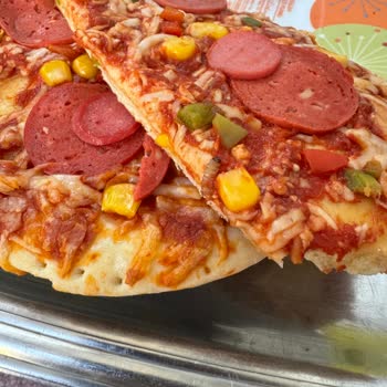 Donmuş Pizza İçinden Kurt Çıkması Çocuğumu Travmatize Etti