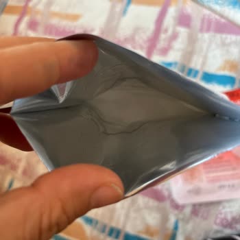 Aldığım Yüz Maskesinin İçinden Sadece Sıvı Çıktı, Kağıdı Yoktu