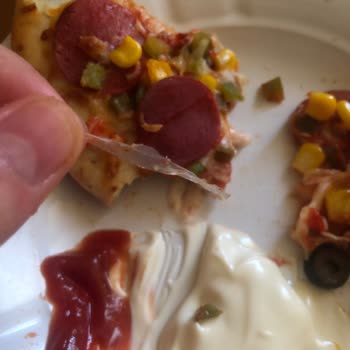 Superfresh Pizza İçinden Çıkan Plastik Parçası İle Yaşadığım Tehlike