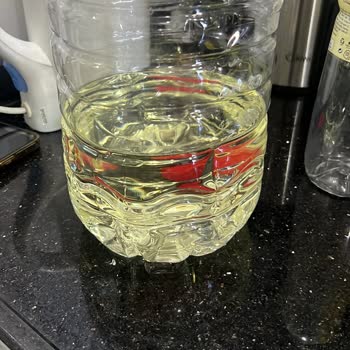 Yeni Sürahide Suyun Rengi Sapsarı Çıktı