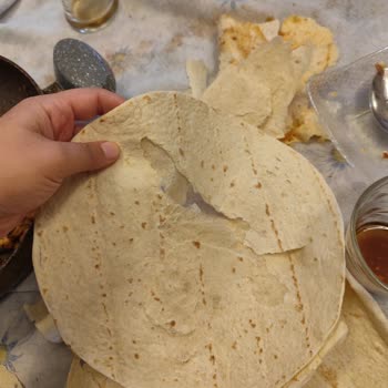 BİM'den Alınan Lavaş Ekmeği Kullanılamaz Halde Çıktı