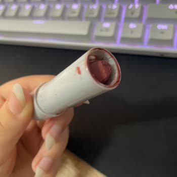 Kırık Ruj Kapağıyla Gelen Siparişim Hayal Kırıklığına Uğrattı