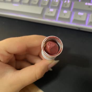 Kırık Ruj Kapağıyla Gelen Siparişim Hayal Kırıklığına Uğrattı