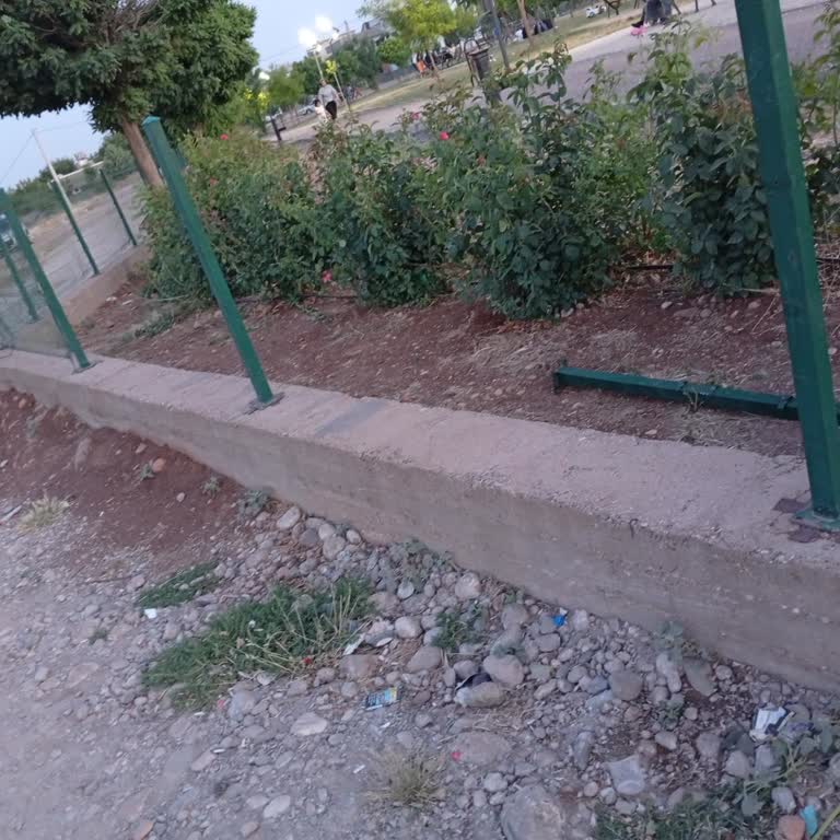 Parkın Bakımsızlığı Ve Kötü Koku Sorunu Acil Çözüm Bekliyor