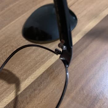Rayban Gözlük Çerçevesi Kırıldı, Parça Tedariki Yapılmıyor