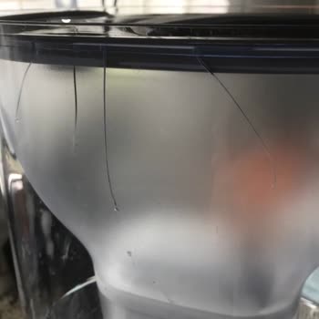 Brita Sürahinin İç Haznesi Kendi Kendine Çatladı