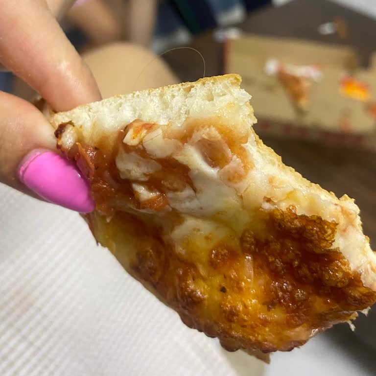 Pizzadan Çıkan Saç Ve İşletme Sahibinin İlgisiz Tavrı Şaşırttı