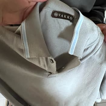 Vakko'dan Alınan Tişört Hediye Geldi, Kısa Sürede Tüylenme Sorunu!